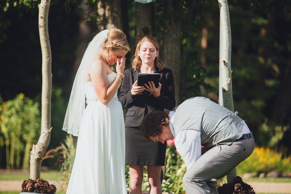 When Should You Use a Friend to Officiate Your Wedding Rather than a Pro?